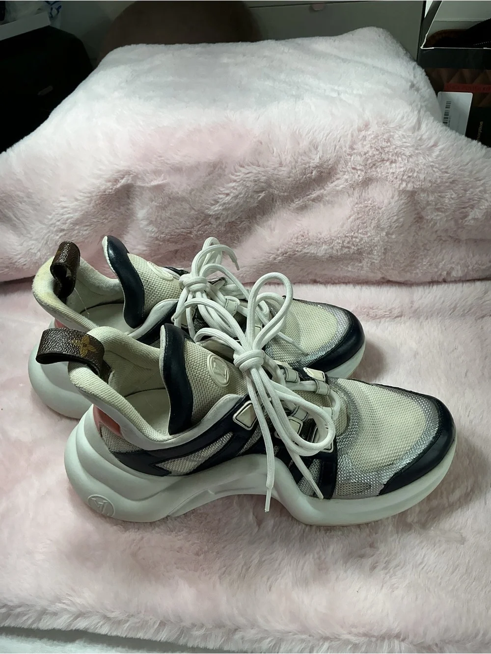 Louis Vuitton White and Black LV Logo Lace-Up Sneakers B13